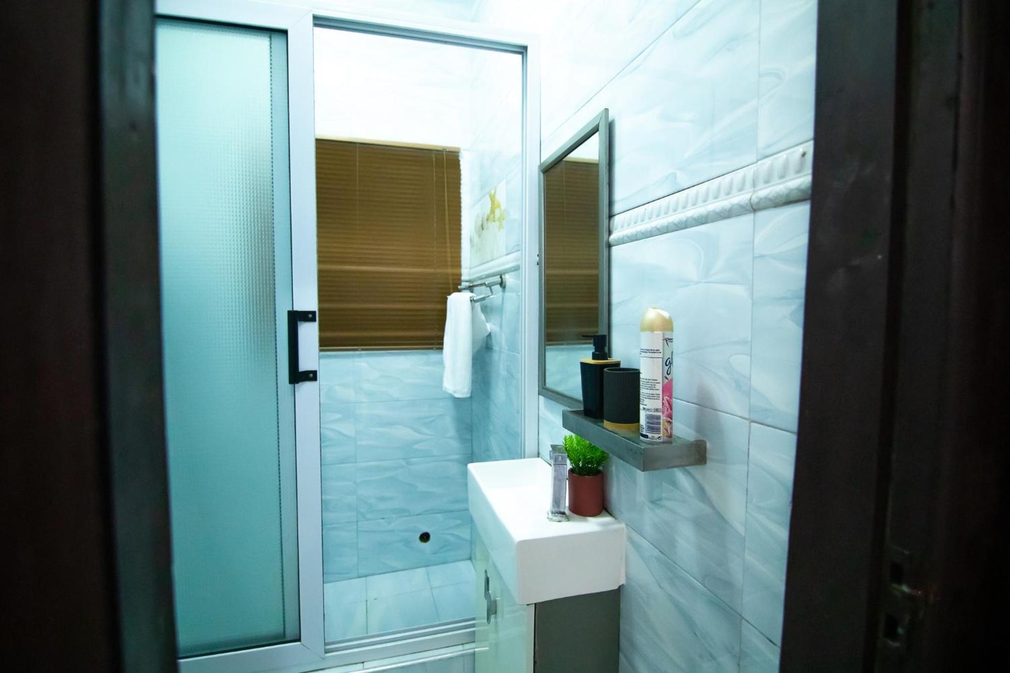 Stylish East Legon Apartment - Ac, Wi-Fi, Netflix Accra Luaran gambar